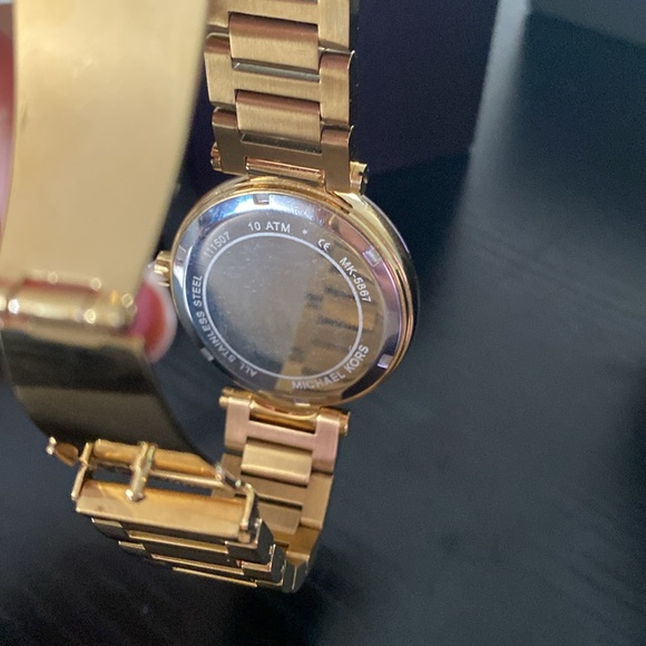 Michael Kors Skylar Gold Ladies Watch - Picture 4 of 13